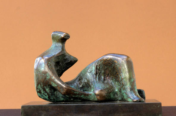 Draped Reclining Figure: Knee