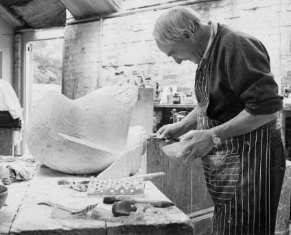 photo: Errol Jackson Henry Moore working on the plaster for Two Piece Sculpture: No'10: Interlo…